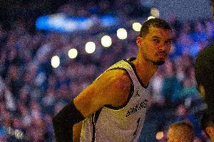 刺记：文班亚马今天曾极力争取上场 但未能通过NBA脑震荡保护协议