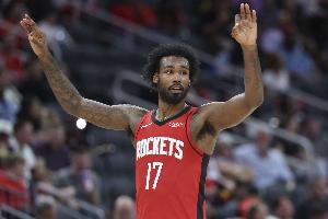 中规中矩！伊森顶替KD首发 上半场5中2拿到5分4板2断