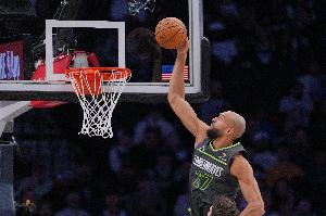 兰德尔：戈贝尔在比赛非常专注 他很想证明自己为什么是五届DPOY