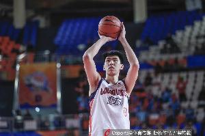 解说：徐昕人挪活树挪死 米切尔因材施教 最具进步球员非他莫属