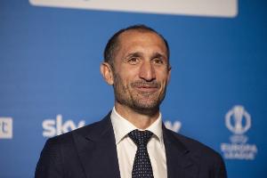 基耶利尼：伊布未获金球只因与梅罗同时代；意大利有实力进军大赛