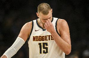 心乱了！TA：约基奇洗完澡后惊慌且愤怒大喊——有人偷我内裤！