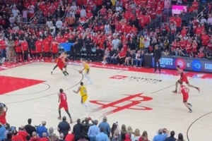 0-3！解说晒火箭主场球迷倒戈：吵到听不见火箭球迷心碎的声音