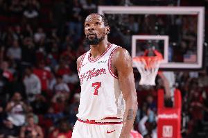 火箭遭重创！Shams：火箭球星杜兰特因左脚踝扭伤缺席G3！