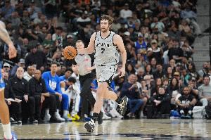 顶住了！科内特9中6拿下14分10板2助2帽 5前场板