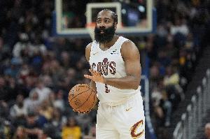 失误太多！哈登14中6拿19分8助有7失误 末节4中1