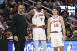 键盘侠|不被横扫&火箭原班人马再战一年！詹姆斯3-1领先时间老人