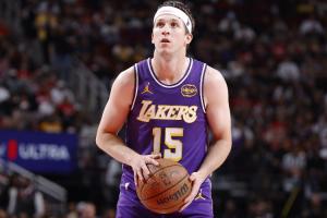 雷迪克：里夫斯今早会进行投篮训练 下午将更新他G4的出战情况