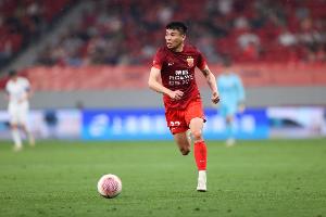 东体：李帅出现肌肉拉伤，颜骏凌赛前热身时两根手指错位和脱臼