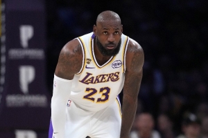 41岁老头不容易！詹姆斯打满第四节和加时赛 下半场只歇了两分钟