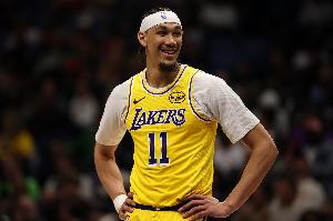 今天罕见内线占优！湖人上半场禁区得分28-18领先火箭