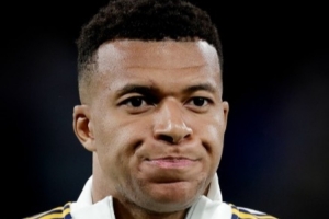 罗马诺：姆巴佩被换下因腿筋负荷过度，皇马将评估他下周能否出战