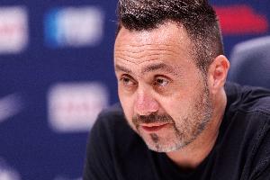 太阳报：德泽尔比给热刺球员们看各自的精彩集锦，以此激励他们