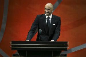 米奇：吉诺比利是马刺的精神财富 他与队员们保持联系&知无不答