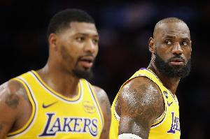 詹姆斯：斯玛特在加时赛表现很好 这是一场我们充满勇气的胜利