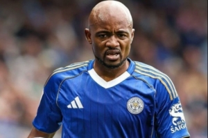 不走运，阿尤生涯随5支球队6次遭遇降级，包括莱斯特城两连降