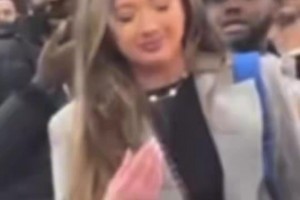 小球迷一把截胡了球员打算送给妻子的球衣