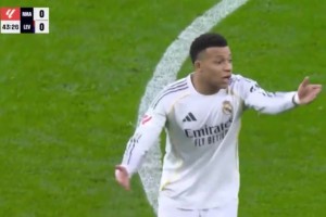 皇马球迷：姆巴佩丢球后没有参与回防，而是呆在原地抱怨