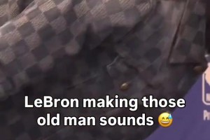 老头累坏！詹姆斯赛后采访结束费劲起身+感叹 记者也笑了